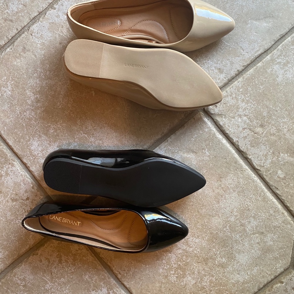 2 pair brand new flats.  Very versatile.  Size 7w